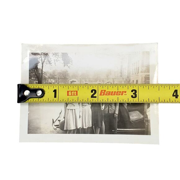 Vtg Ladies Posing in Front of Park Vehicle Original Monochrome Photography Found - Picture 3 of 4